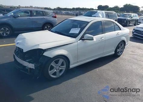 2010 Mercedes-Benz C 300 Luxury 4Matic/Sport 4Matic из США, поврежденный, VIN WDDGF8BB9AF485270